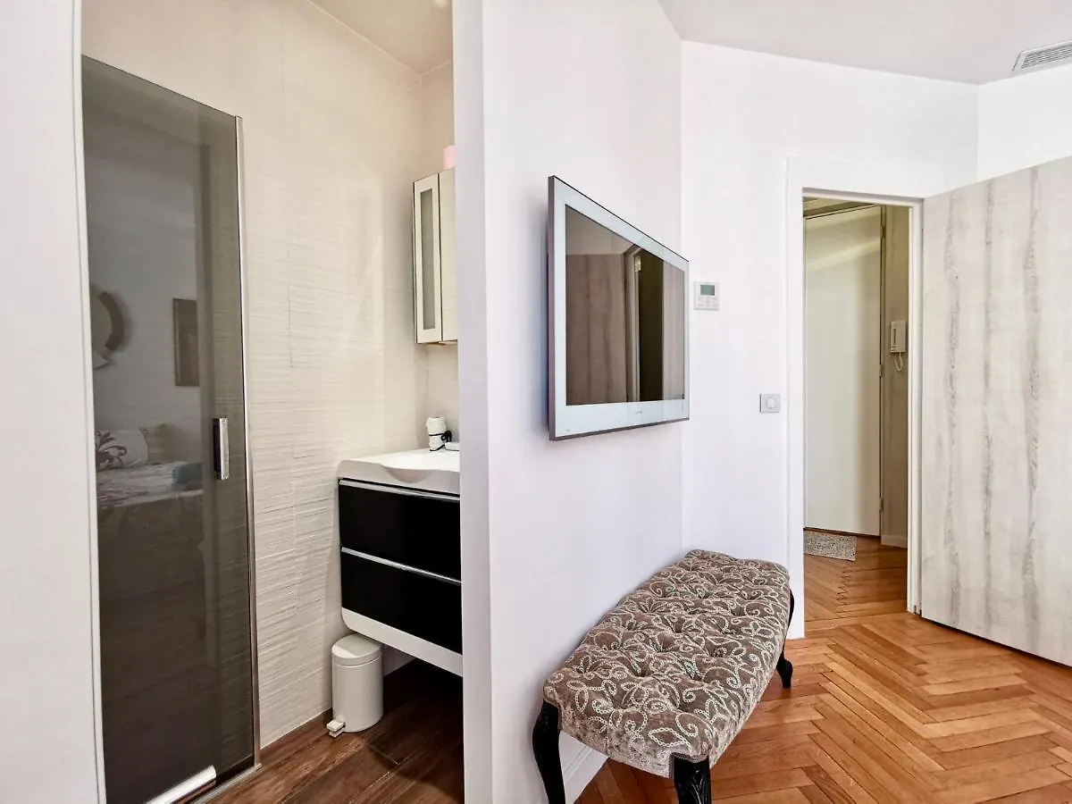 Luxury Baquis Apartment Nice